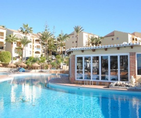 Dona Lola Carolina - Spacious 3 bedroom apartment with sea views and only few metters to the Calahonda Beach CS129