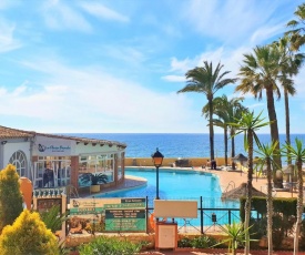 Dona Lola Micaela - fully equiped 1 bedroom ground floor beach front apartment with direct access to the beach of Calahonda - Costa del Sol - CS155