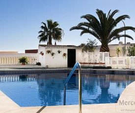 Beautiful Apartment with Balcony and pool.