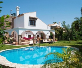 CASA-CHALET CON JARDÍN y PISCINA, SOLO FAMILIAS