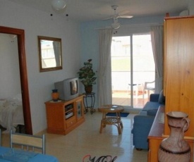 One-bedroom flat 200m from the beach