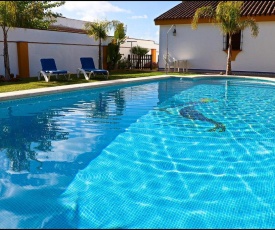 Chalet con piscina en Roche Viejo