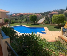 Apartamento con jardín y piscina en el faro de calaburras