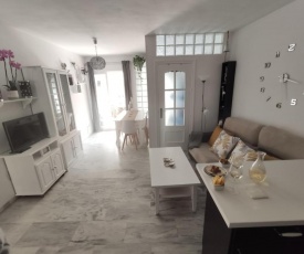 APARTAMENTO NUEVO A 50 M. DE LA PLAYA