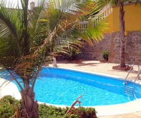 CHALET CON PISCINAS Y VISTAS DE ENSUEÑO