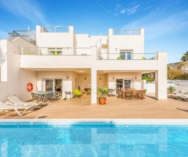 Nerja Villa Sleeps 14 Pool Air Con WiFi