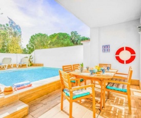 Nerja Villa Sleeps 6 Pool Air Con WiFi