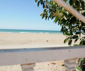 Apartamento en la Playa con Patio Privado