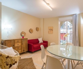 GR0-Quiet apartment, Private backyard, Walk to Old Town