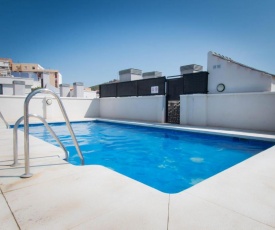 Holidays2Malaga Refino Pool and Parking