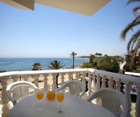 Lovely beachfront apartment Puerto Banus Marbella