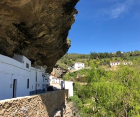 Casa entre Rocas Setenil