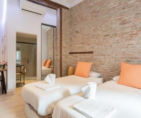 TE1A-El Teatro brick wall suite Prime Location