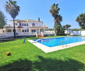 Villa grande piscine 5 min de la mer