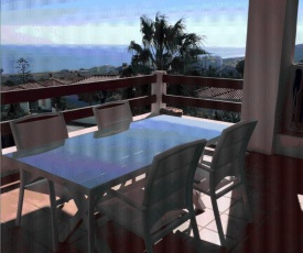 2056 - Apt with terrace sea view