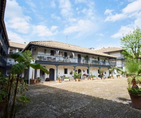 Conde Central Courtyard by Valcambre