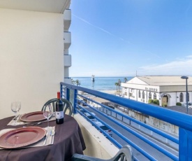 Apartamento con terraza a pie de la playa