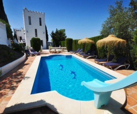 Fuengirola Villa Sleeps 10 Pool Air Con WiFi