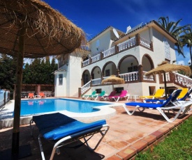 Fuengirola Villa Sleeps 15 Pool Air Con WiFi