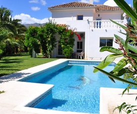 Fuengirola Villa Sleeps 18 Pool Air Con WiFi