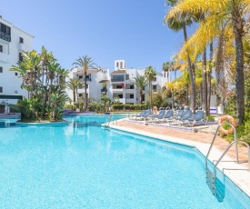 Luxury Pool Apartment Don Carlos