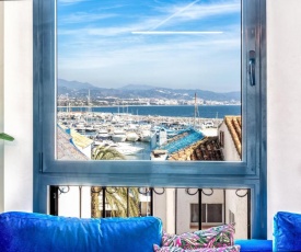 Apartment with sea views in Puerto Banus