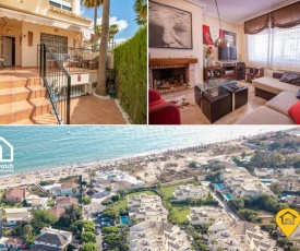 Beachfront holiday home in Costabella, Marbella