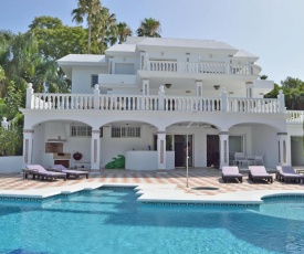 FABULOUS LUXURY VILLA 34121215 IN GOLF VALLEY, PRIVATE HEATED POOL, CLOSE PUERTO BANUS MARBELLA