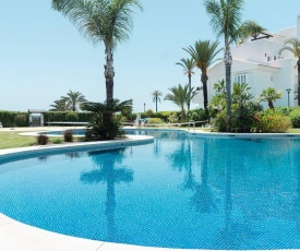 Front-line garden apartment in Palm Beach, Marbella