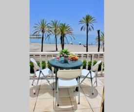 Frontline sea in the center of Puerto Banus.2 Bedrooms.