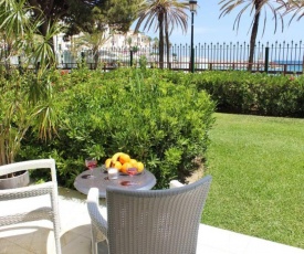 Frontline sea in the center of Puerto Banus.2bedrooms -Garden