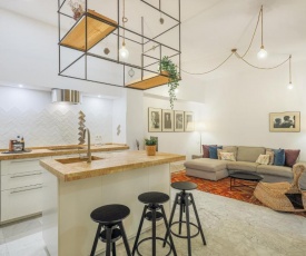 Quiet & modern apartment in typical Sevilla house