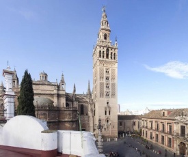 Giralda Dreams by RentalSevilla