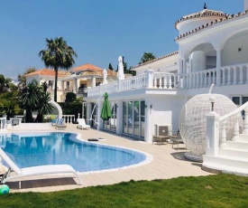 Luxury Apartment in Villa with Pool and Garden