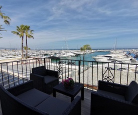 Luxury front line apartment in Puerto Banús