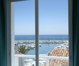 Luxury Holiday Apartment in Puerto Banus Marina with sea views