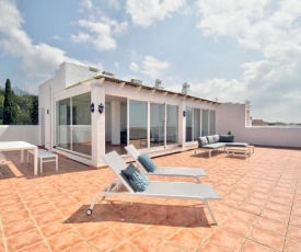 Marbella House on Golden Mile 100m2 Roof Sun Terrace 180 DEGREE SEA VIEW - Sleeps 10 - Close to Marbella and Puerto Banus