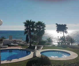 Calahonda Beach- Golf Apartment