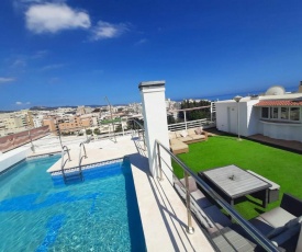 Penthouse with private pool, hot tub jacuzzi with sea views and chill-out zone, close to the sea