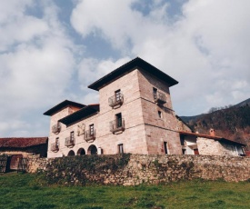 Arha Casona de Carmona (Antiguo Parador de Carmona-Cantabria)