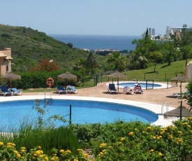 CASARES appart 2 ch dans parc tropical avec vue sur mer, montagne et piscine