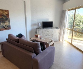 Skol 427 Spacious 1 Bedroom Apartment with Sea Views