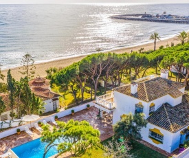 Nice home in Marbella with 5 Bedrooms, Outdoor swimming pool and Swimming pool