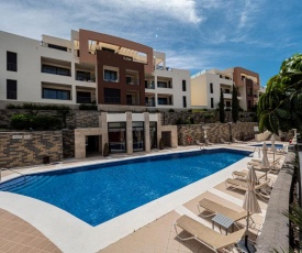 Modern & Stylish Resort Apartment with panoramic views, WIFI and free parking