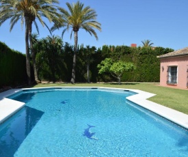 VILLA 34121043 GOLDEDN MILE MARBELLA, 7 BEDROOMS, SLEEPS 14, HUGE PRIVATE POOL, JUST 300m FROM BEACH