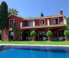 VILLA NABRISA MARBELLA, 5 BEDROOM, PRIVATE POOL, GARDEN, BBQ