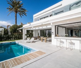 VLG-Modern 5 bedroom villa close to beach